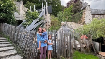 « Notre maison est invendable ! » : cette famille de Ville-d’Avray vit avec un mur effondré dans son jardin