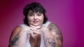 La DJ Barbara Butch va porter plainte contre La France insoumise pour provocation à la haine et à la violence, après l'interruption de son concert samedi à Grenoble