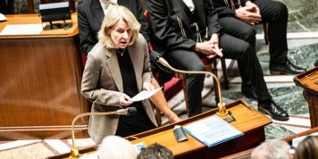 La ministre de la culture condamne l’annulation à Castres de la pièce de théâtre d’Alexis Michalik « Passeport » par la mairie RN