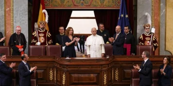 Léon XIV s’inquiète du réarmement et en appelle au « courage » en faveur de la paix devant le Parlement espagnol