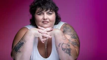 La DJ Barbara Butch va porter plainte contre La France insoumise pour provocation à la haine et à la violence, après l'interruption de son concert samedi à Grenoble
