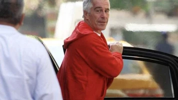 « Paris était l’endroit le plus sûr du monde pour lui et ses amis » : l’affaire Epstein en France, l’enquête impossible ?