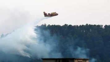 Incendie dans le Var : la reprise de feu "prend de l'ampleur", le préfet ordonne l'évacuation de 2 500 personnes