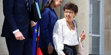 Après avoir présenté sa démission, la ministre Monique Barbut a « accepté de poursuivre sa mission à la demande » d’Emmanuel Macron