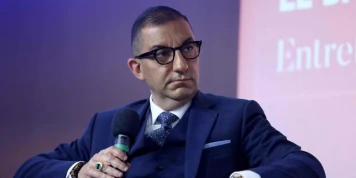 Jean Messiha, soupçonné d’avoir détourné à son profit une cagnotte en ligne, voit sa défense mise à mal par les faits