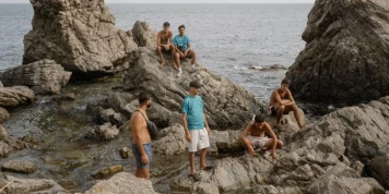« Si j’ai mis ma fille dans une bouée et que je l’ai poussée dans l’eau, c’est pour son avenir » : l’horizon bouché de cette jeunesse du Maroc qui veut rejoindre Ceuta