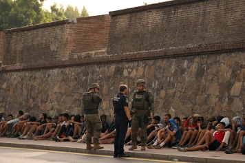 Vocabulaire guerrier et désinformations : comment les extrêmes droites se déchaînent face à la crise migratoire inédite à Ceuta