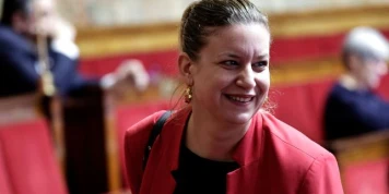 Mort de Lyhanna : l’« insoumise » Mathilde Panot exige la démission de Gérald Darmanin, qu’elle accuse d’avoir enclenché une « clochardisation de la justice »