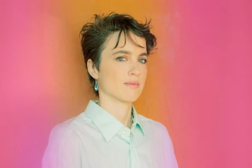 Pourquoi « Viser juste », le premier livre d’Adèle Haenel, surprend, émeut et atteint sa cible