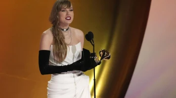Grammy Awards : Taylor Swift remporte le prix de l'album de l'année pour la quatrième fois, un record