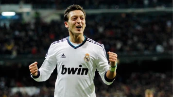 Carton Bleu en Football: Mesut Özil Réagit à la Nouvelle Règle d'Antijeu