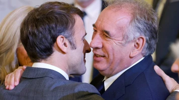 Bayrou refuse l'invitation de Macron au gouvernement pour divergence d'approche