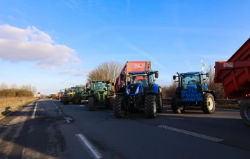 La Confédération paysanne défile à Dijon contre les propositions de la FNSEA
