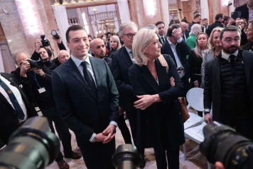 « On aurait plus de chances avec Bardella » : les doutes des militants du RN sur Marine Le Pen
