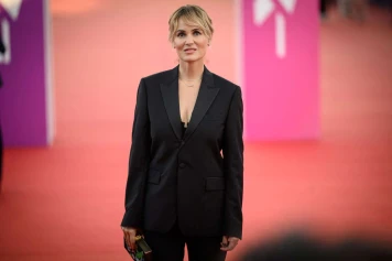 Révolte en France: Jeunes Filles et Femmes Défient l'Autorité Paternelle