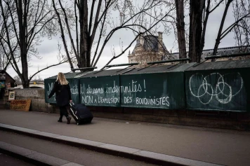 Macron renonce à déplacer les bouquinistes pour les JO de Paris