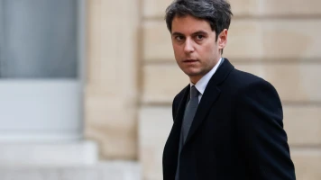 Gabriel Attal critique Marine Le Pen lors d'un dîner avec des parlementaires