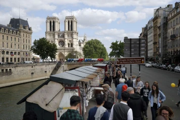 Macron protège les bouquinistes de Paris lors des Jeux Olympiques