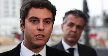Gabriel Attal soutient le droit de grève, critique les mouvements à la SNCF