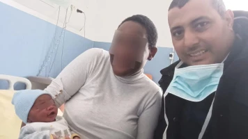 Rabah Soltani, livreur héroïque, aide une femme à accoucher en route