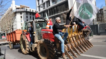 Exploitants Agricoles: Cuisines Centrales et Grandes Surfaces en France