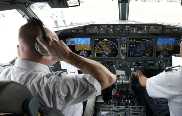 Boeing 737 Max : Problèmes Persistants et Atterrissages d'Urgence