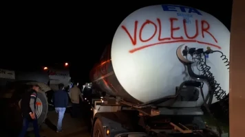 Producteurs de lait protestent contre Lanquetot pour paiement non effectué
