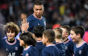 Kylian Mbappé quitte le PSG pour le Real Madrid, impact sur les fans