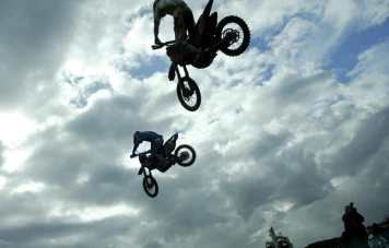 Hommage à Jayden Archer: Premier Triple Back Flip en Motocross, Héros Australien