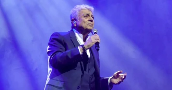 Enrico Macias: Chanteur français prônant la paix et la fraternité depuis 60 ans