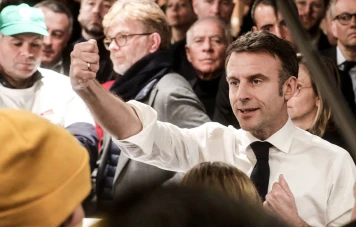 Visite tendue de Macron au salon de l'agriculture : Affrontements, critiques et conversations