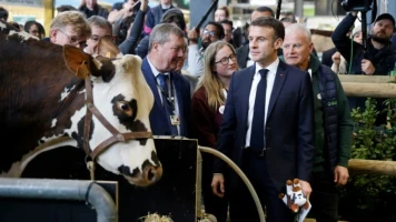 Emmanuel Macron confronte les agriculteurs mécontents au Salon de l'agriculture