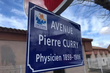 Erreur d'orthographe sur les panneaux de l'avenue Pierre Curie à Carcassonne