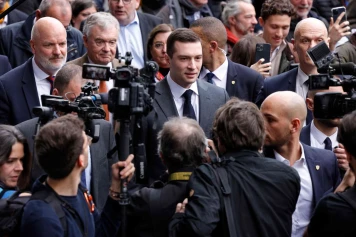 Jordan Bardella critique Macron et plaide pour l'agriculture française