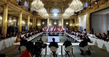 Macron envisage l'envoi de troupes en Ukraine, le Kremlin critique