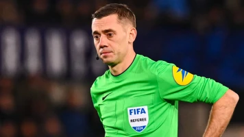 Clément Turpin arbitre le match tendu Bordeaux-Rodez en Ligue 2