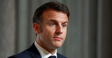 La position diplomatique de Macron sur le déploiement de troupes en Ukraine suscite la controverse