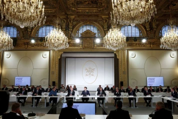 Réaction mondiale à l'idée de Macron d'envoyer des troupes en Ukraine