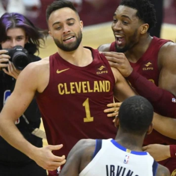 Victoire des Cavaliers contre les Mavericks, Strus héros du match à 21 points
