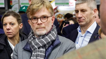 Ministre de l'Agriculture attaqué au Salon, condamne la violence de la FNSEA