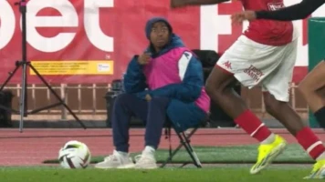 Wilfried Singo brille contre le PSG : dribble impressionnant et performance défensive