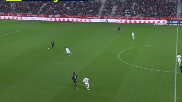 L'erreur d'Abdelhamid mène à la victoire de Lille, David fait jeu égal avec Lacazette