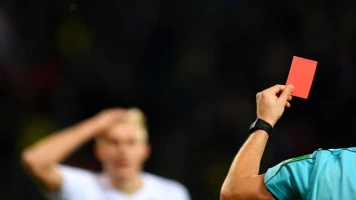 Réforme du football : l'Ifab rejette les cartons bleus, approuve de nouvelles règles