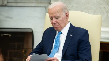 Joe Biden confirme l'aide humanitaire en Ukraine malgré les confusions de discours