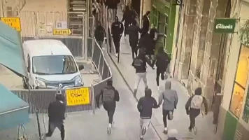 Adolescent agressé à Paris: enquête sur une rivalité scolaire violente