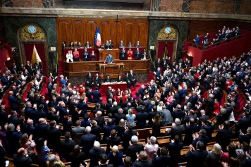 Révision constitutionnelle pour la liberté d'IVG adoptée par le Parlement