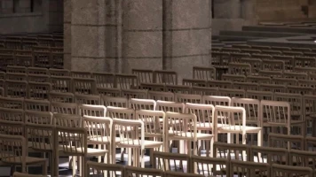 Entreprise Landaise Conçoit 1500 Chaises Haut-de-Gamme pour Notre-Dame