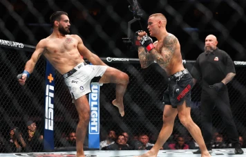 Benoît Saint Denis KO par Dustin Poirier à l'UFC 299, Trump présent