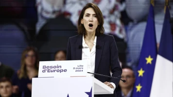 Valérie Hayer critique Marine Le Pen, historiens contestent la comparaison