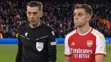 Clément Turpin, l'arbitre d'Arsenal-Porto, comparé à Léandro Trossard
